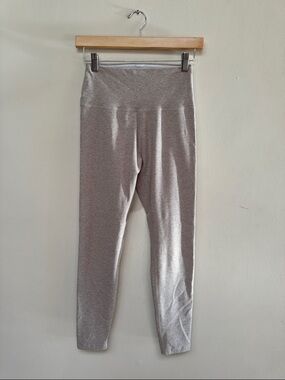 Beyond Yoga caught in the midi High-Waisted beige Leggings